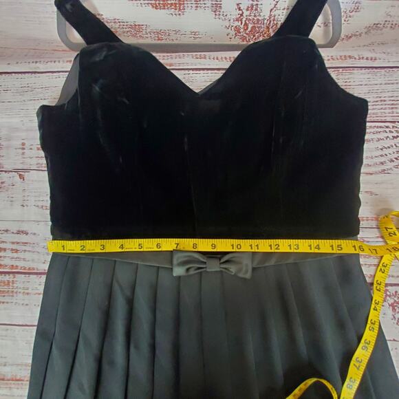 Laundry by Shelli Segal Black Fairy Goth Dress 14 Velvet Top Rayon Pleated Skirt - Picture 10 of 14